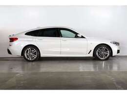 BMW認定中古車は最大100項目の箇所を徹底的にチェック致します。機械的な箇所や電気系、コンピュータなどを詳細に点検。交換基準に達した部品は整備した後にご納車致します。