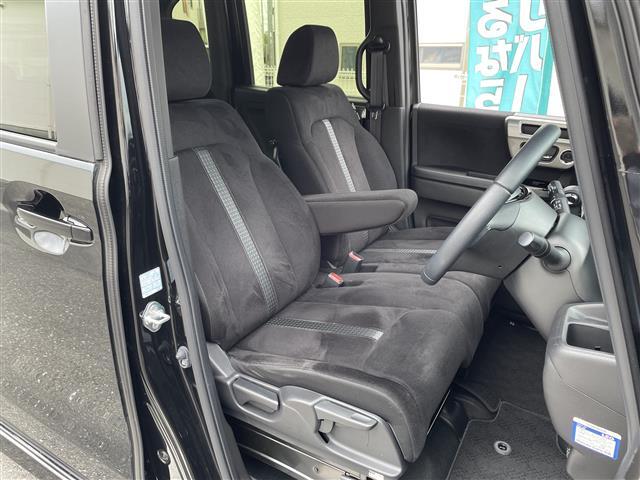 こちらは運転席のシートです！納車前には自社でしっかりクリーニングを行います！また、『シート撥水コーティング（別途料金）』などの、クリーニングメニューもご用意しております！