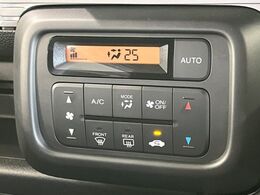 【オートエアコン】一度お好みの温度に設定すれば、車内の温度を検知し風量や温度を自動で調整。暑い…寒い…と何度もスイッチ操作をする必要はありません。快適な車内空間には必須の機能ですね♪