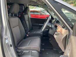 運転席・助手席です