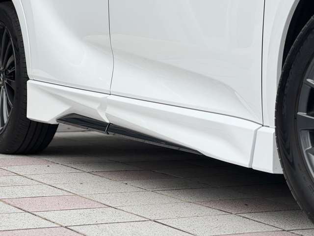 TRDエアロ　パノラマルーフ　赤革シート　オレンジキャリパー　デジタルインナーミラー　純正21インチアルミホイール　ヘッドアップディスプレイ　ベンチレーション　シートヒーター　パノラミックビューモニター