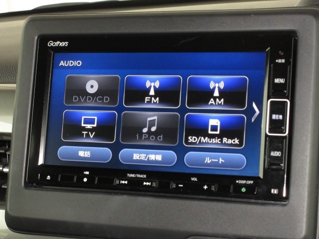 ナビゲーションはギャザズメモリーナビ（VXM-224VFi）を装着しております。AM、FM、CD、DVD再生、Bluetooth、音楽録音再生、フルセグTVがご使用いただけます。