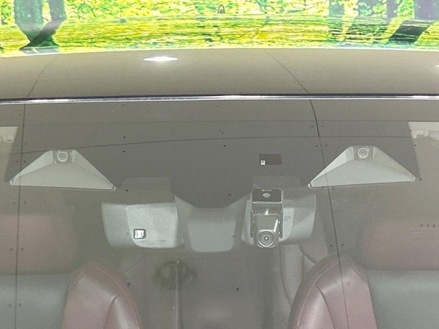 【アイサイトX】衝突被害軽減ブレーキはもちろん、『渋滞時ハンズオフアシスト』や『渋滞時発進アシスト』『カーブ前速度制御』等、従来よりも幅広いシーンで安全走行をサポートしてくれます。