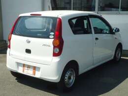 右リヤナナメからのアングルになります。