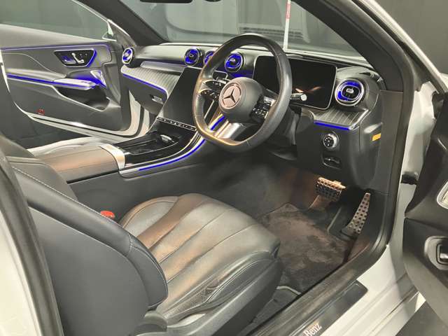 メルセデス・ベンツのシートは人間工学に基づいて設計されておりおり、長時間のドライブでも快適さを保てるように配慮されております。