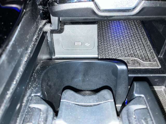 携帯電話のワイヤレス充電機能がついております