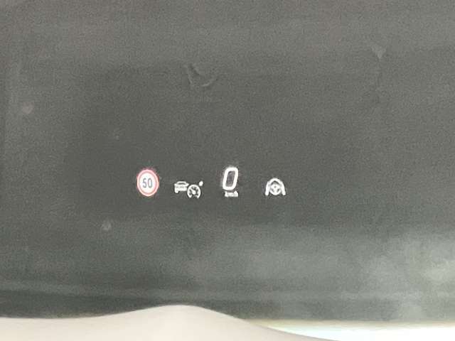 ヘッドアップディスプレイ装備です