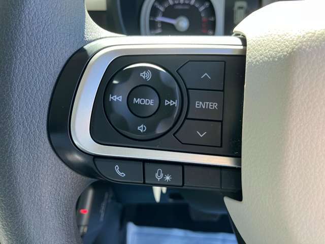 運転中でも手を離さずにオーディオの操作ができる『ステアリングスイッチ』機能があります！