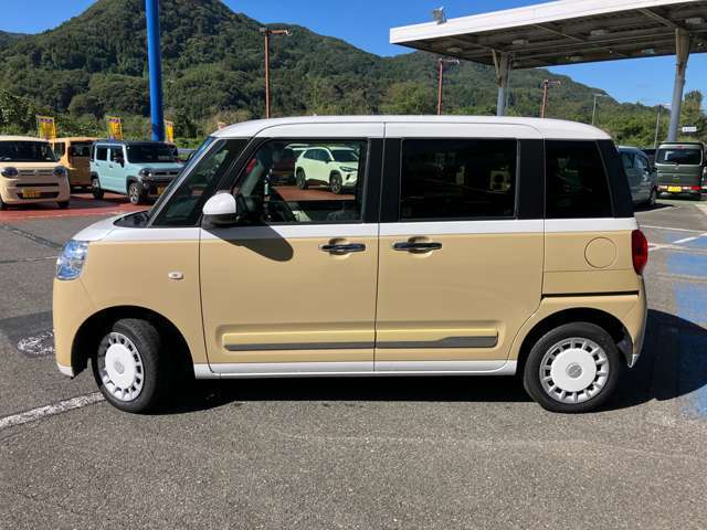 ムーヴ　キャンバスの特長であるスマイルフェイスをベースに、すっきりさせたフロントデザインに全体的に丸みを強調させ、艶（つや）やかさを表現したボディライン！