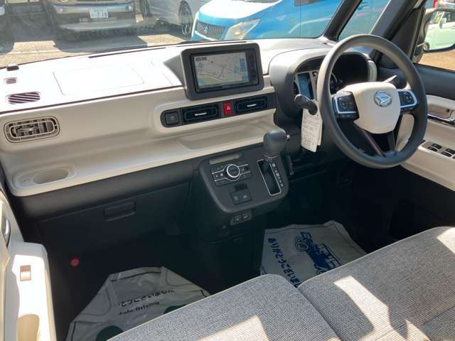 ★レンタUP★レンタカー会社では常に新しい状態の車を提供する為に新車をしばらくしたら入替えるのが一般的です。 こうして引き上げられた車の事をレンタアップ車と呼びます。