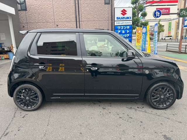 車検や板金などでお車お預かりの際、サービス代車をご用意しております。損害保険対応もしております。