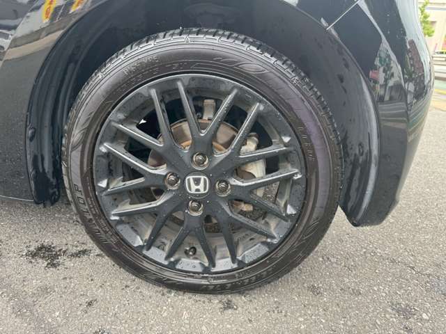 ご購入後の点検やオイル交換、車検、板金などトータルでサポートさせていただきます。もちろん任意保険やJAFも取り扱いございます。おクルマに関することなんでもご相談ください。