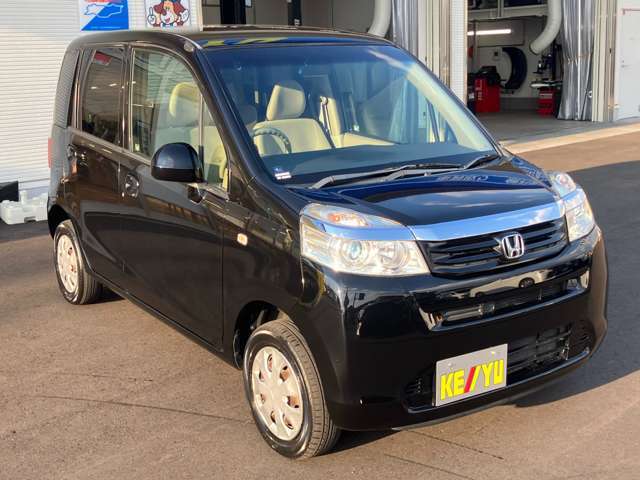 ケーユーでは納車前整備・保証を充実させるため、一般的な中古車販売店と異なり、整備費用を別建てで考えています。納車前整備を実施頂いた車両には電装品や消耗品を含む4か月の基本保証が付いてきます。
