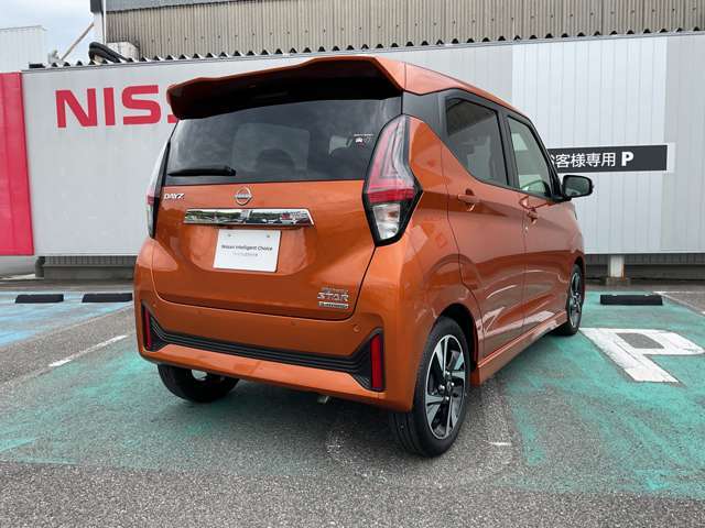 プレミアムサンシャインオレンジのボディーカラーになります。
