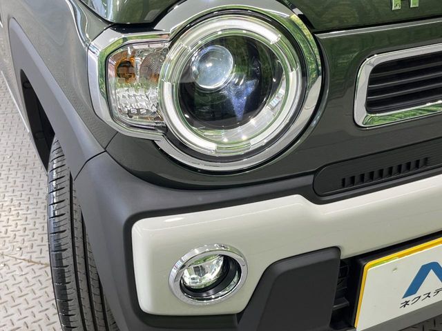 【LEDヘッドライト】悪天候や夜間走行時も良好な視界を確保し安心して運転できる高輝度LEDヘッドライトを装備！点灯速度が早く、消費電力も抑えられています。