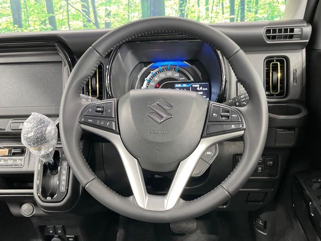 【ステアリングスイッチ】運転中、前方から目線をそらすことなく、オーディオ等の操作が可能な便利機能！安心＆快適なドライブを演出してくれます♪