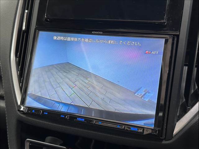 バックカメラ搭載。駐車時も安心です。