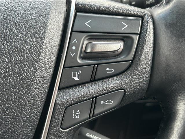 【ステアリングスイッチ】手元のボタンから、オーディオやナビなどの操作ができるので、よそ見をせずに安全に運転に集中できます！