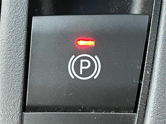 【電動パーキングブレーキ】パーキングブレーキを指先だけで操作可能です！力の弱い人にも安心してブレーキをかけていただけます！