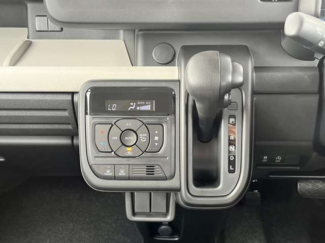 関東運輸局指定整備工場を完備。年間車検台数3000台です。車検もお任せ下さい。短時間で車検が出来る「速太郎車検」を導入しています。