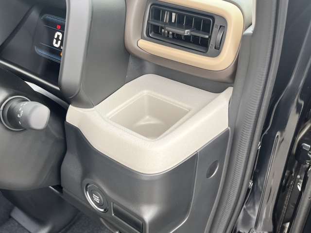 自社保証は6カ月または5000kmのどちらか早い方になります。別途費用で保証継承や延長保証もございます。