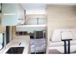 車両寸法「541cm×205cm×265cm」乗車定員：4名　就寝目安：4名　浜松店在庫車