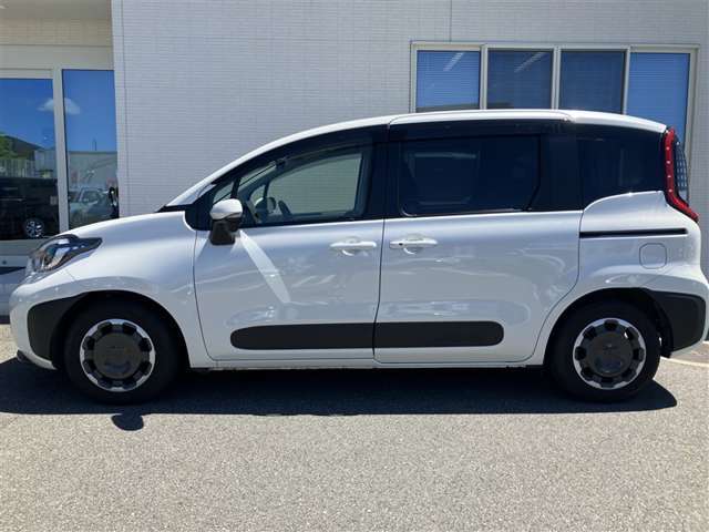 両側スライドドアなので狭い駐車スペースでも乗り降りがしやすく、隣の車を傷つける心配も少なくなります。