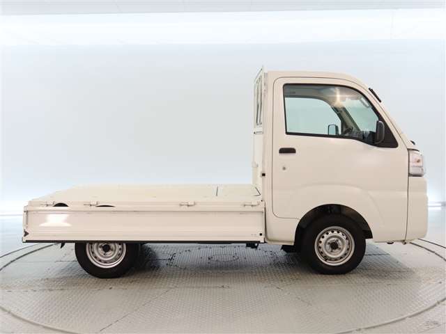 納車1カ月後には無料1カ月点検をご用意しています。車検や12カ月点検、オイル交換などのアフターメンテナンスも県内50店舗の整備工場におまかせください。