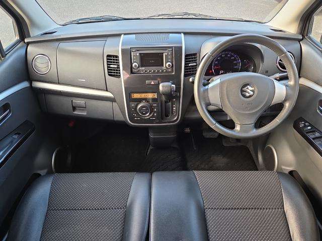 運転しやすいインパネ周りです。見やすいレイアウトで快適なドライブをサポート☆