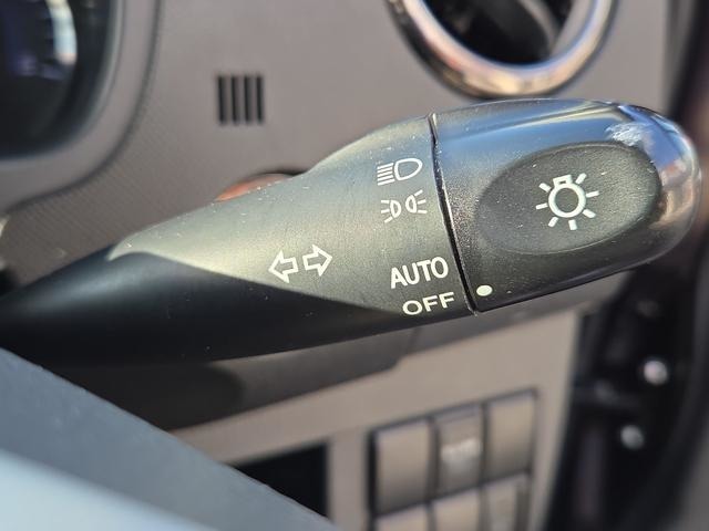 【オートライト】一定の照度を感知して必要に応じてライトが点灯するためつけ忘れがなく、自ら点灯させる必要もありません！