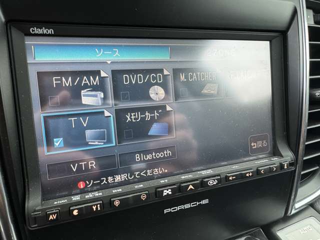 【メディア】　CD/DVD/AM/FM/フルセグ/Bluetoothなど様々なメディアのご視聴をお楽しみ頂けます。