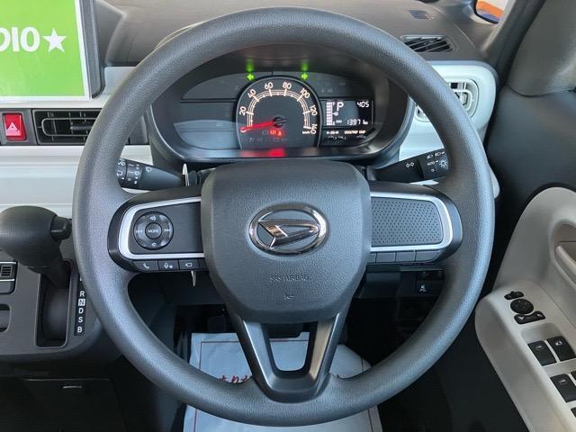 毎日触れるハンドル部分もキレイに保たれています♪もちろん安全を守るエアバックも装備しているので、安心です！