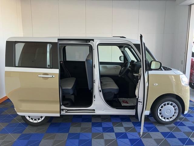 【両側電動スライドドア】運転席に設置されたボタンひとつで簡単な電動スライドドア☆ドアを自動で開閉できるため、車内にいながら家族や友達を迎える事ができます＾＾