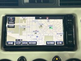 【純正ナビ】人気の純正ナビを装備しております。ナビの使いやすさはもちろん、オーディオ機能も充実！キャンプや旅行はもちろん、通勤や買い物など普段のドライブも楽しくなるはず♪