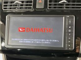 【純正ナビ】人気の純正ナビを装備。オーディオ機能も充実しており、Bluetooth接続すればお持ちのスマホやMP3プレイヤーの音楽を再生可能！毎日の運転がさらに楽しくなります！！