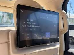 メーカーオプションのリヤシートエンターテインメントシステムは、後席にモニターを備え、同乗者がドライブ中にテレビやDVD、動画コンテンツを楽しめる上質な装備です☆彡 高精細なディスプレイになっております☆彡