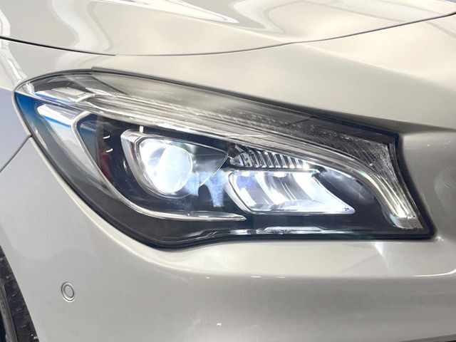 ●LEDヘッドライト：夜間走行時も良好な視界を確保し安心して運転できる高輝度LEDヘッドライトを装備！点灯速度が早く、消費電力も抑えられています。