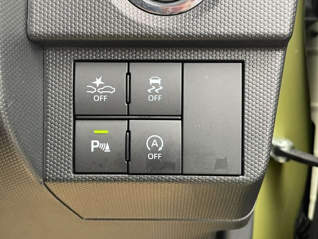 こちら運転席周りの操作部分・装備の写真になります。各部しっかり動作の確認をしておりますので、ご安心だくさい。また、第三者機関の鑑 定書もありますので、そちらも併せて、ご確認いただければ幸いです！