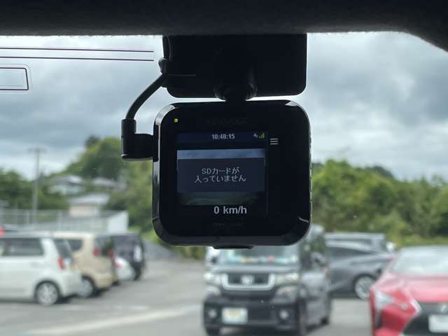 こちら後席周りの装備の写真です。動作に問題はなく、しっかり作動します。車によっては様々な機能が多数付いている車もありますので、長距離ドライブも快適に過ごせます。早目のご検討よろしくお願いします。