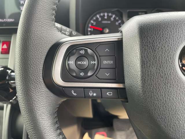 こちら運転席周りの操作部分・装備の写真になります。各部しっかり動作の確認をしておりますので、ご安心だくさい。また、第三者機関の鑑 定書もありますので、そちらも併せて、ご確認いただければ幸いです！