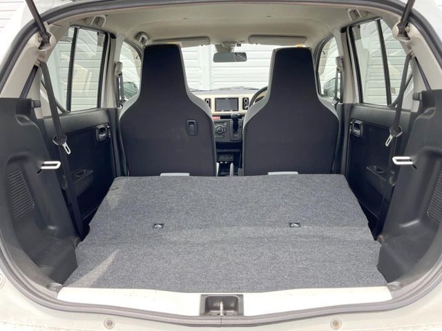 普段のお買い物や通勤、送迎等に十分な荷室スペースを確保しております。セカンドシートを倒すと、大きな荷物の積載も可能です♪