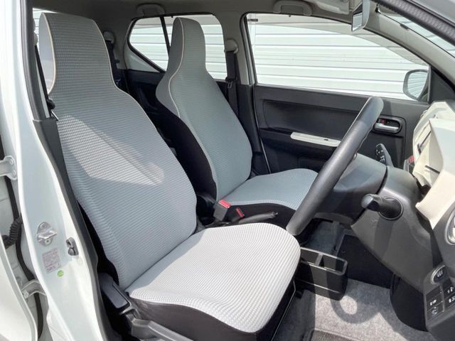 運転席シート廻りは使用感も少なく、良好な状態となっています。丁寧に使われていたことがよくわかりますね。