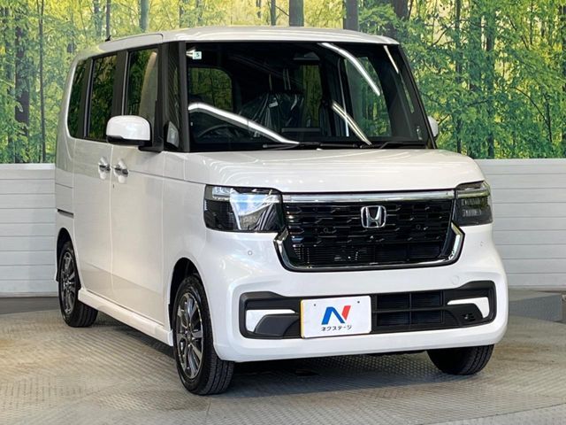 大好評のボディコーティング「弾スプラッシュコート」もご納車までに施工可能。通常のガラスコートと異なる、耐久年数6年の無機質ガラスコーティングが、ボディをキレイな状態に保ってくれます。