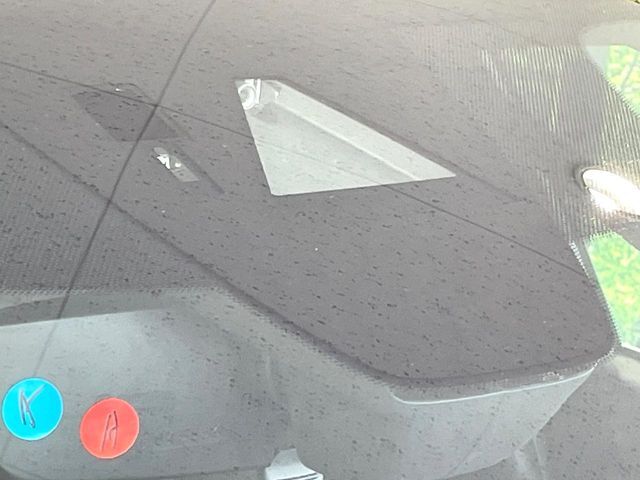【スマートブレーキサポート】走行中に前方の車両等を認識し、衝突しそうな時は警報とブレーキで衝突回避と被害軽減をアシスト。より安全にドライブをお楽しみいただけます。