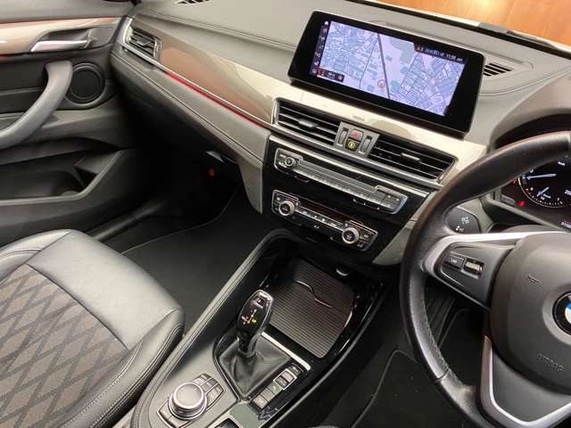 輸入車ディーラー採用のドライブレコーダーも選べます。万が一の事故の際のお守りとしていかがでしょうか？その他様々なオプションをご用意しております。
