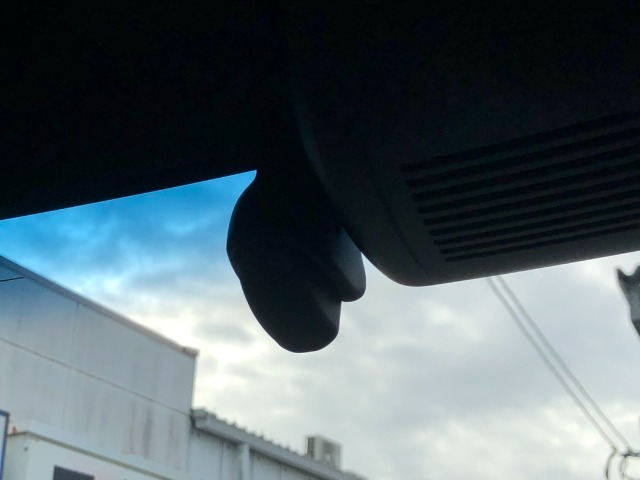 【前後ドライブレコーダー】前後でドラレコがついていて、安心です！