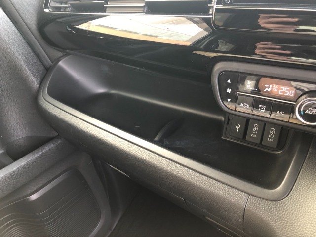 【小物置き】ちょっとした物を置くのに便利です！