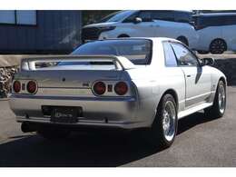 1994年の新車時から2023年に至るまで一貫して管理され、丁寧に維持されてきたことが記録から読み取れます。ワンオーナーかつここまで履歴が揃うR32は、市場でも稀少です