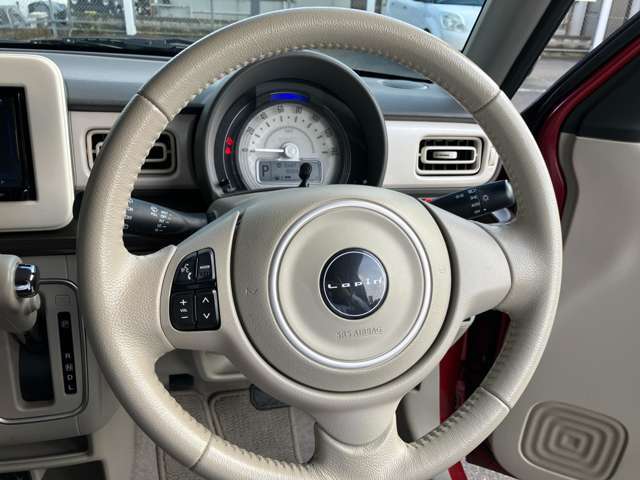 ★本革巻ステアリング★しっとりと手に馴染む本革ならではの感触！確かな操作感！