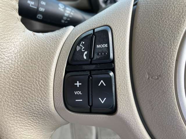 運転中でも手を離さずにオーディオの操作ができる『ステアリングスイッチ』機能があります！